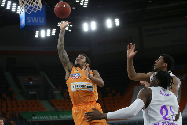 伸防守的可 伸防守的可